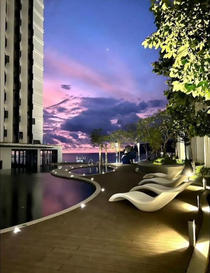 Centre @ The Shore By Casa Yolo *