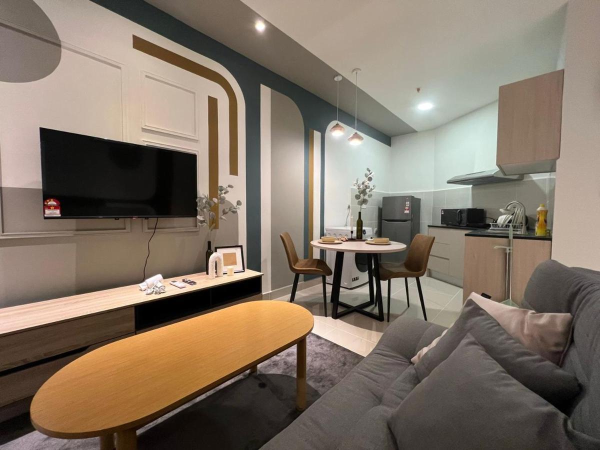 Centre @ The Shore By Casa Yolo Apartment *