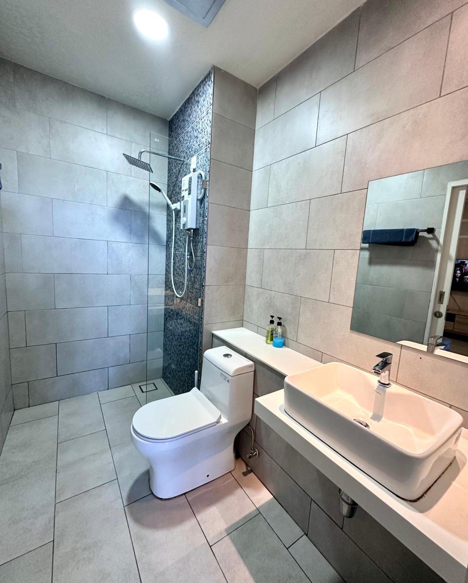 Centre @ The Shore By Casa Yolo Apartment