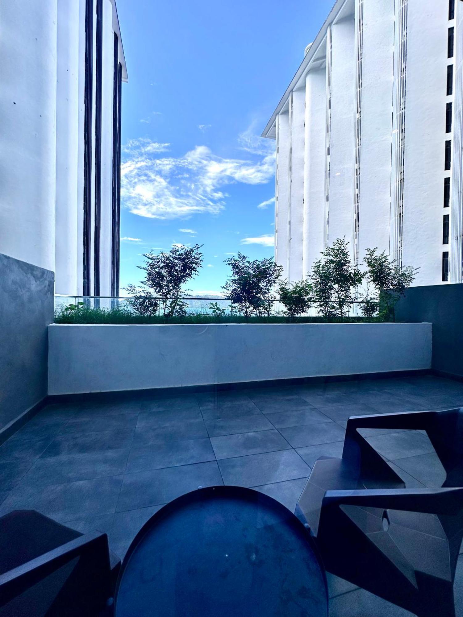 Centre @ The Shore By Casa Yolo *