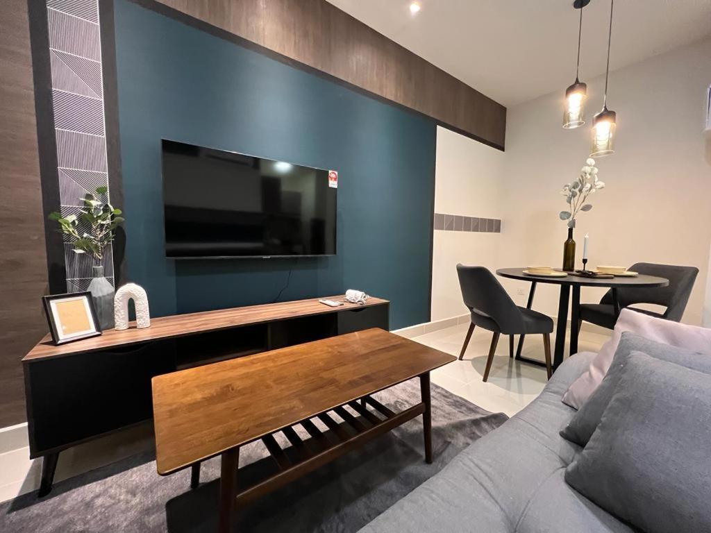 Centre @ The Shore By Casa Yolo Apartemen *